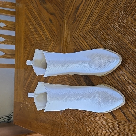 ARIDER GIRL SOUTHWEST ANKLE BOOTS - Picture 2 of 11